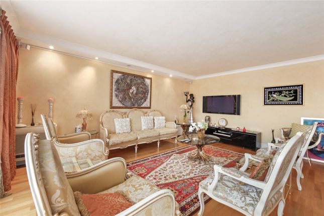 Flat to rent in Abbey Road, St John's Wood