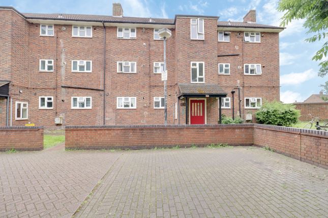 Thumbnail Flat for sale in Faymore Gardens, South Ockendon