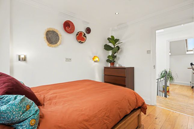 Flat 5, 480 Hornsey Road, London photo 4