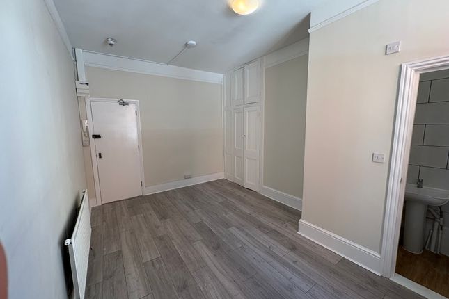 Room 10, 18a, Edinburgh Road, Portsmouth, Southsea photo 4