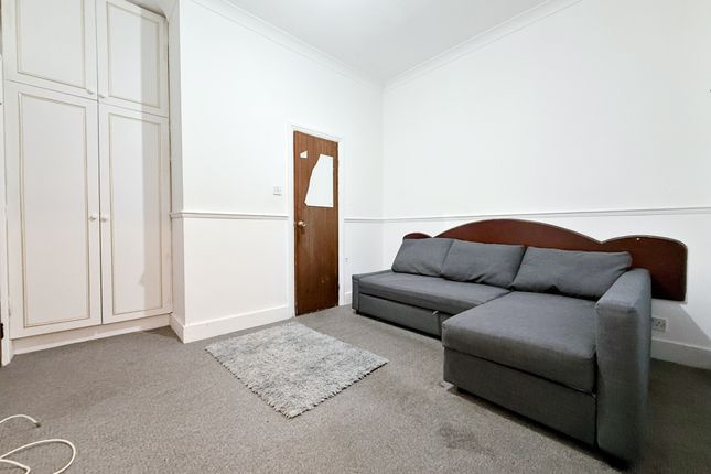 Room 2, 111 Lampton Road, Hounslow photo 2