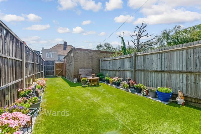 2, Treetops Close, London photo 2