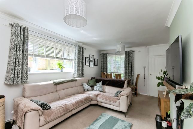 20, Spring Close, Eastbourne photo 4