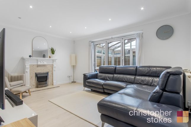 14 Bloomfield Road, Cheshunt, Hertfordshire photo 3