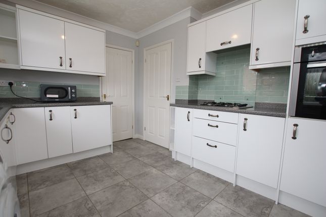 65, Elsham Crescent, Lincoln photo 2