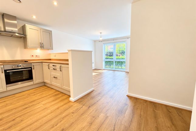 Petal Court, Manchester photo 4