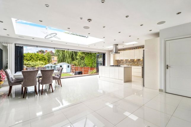 136, Elm Drive, Harrow photo 2
