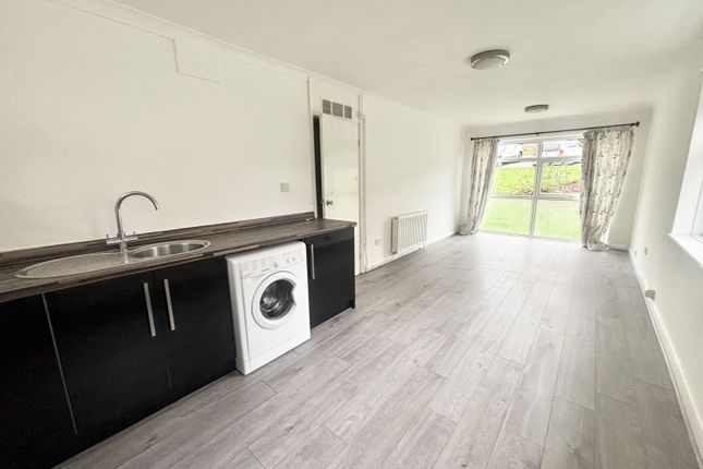 12, Hallam Court Pembroke Road, Dronfield photo 2