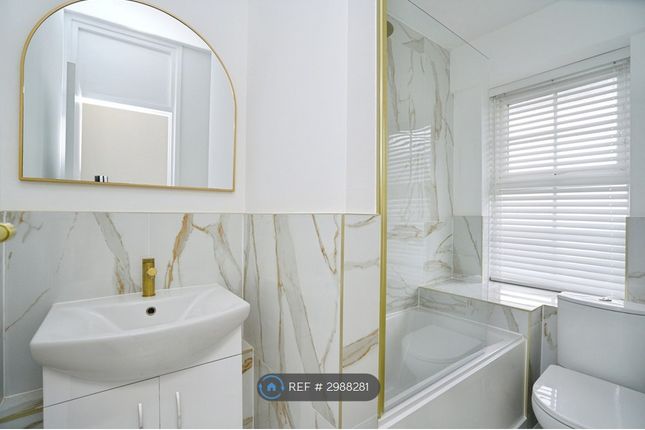 Woodhall House, Cole Green Lane, Welwyn Garden City photo 2