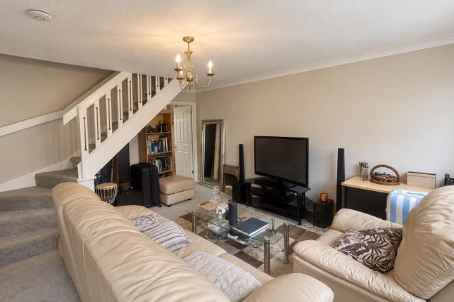 12, Hilliard Drive, Milton Keynes photo 3