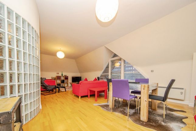 Flat 10, Curzon House, 3, St. Peters Street, Suffolk photo 2