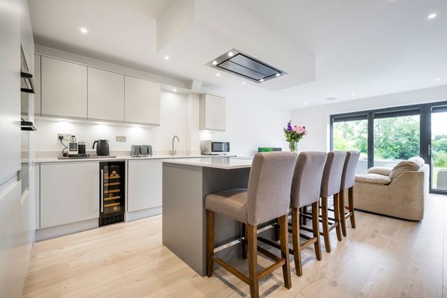 21 Emmbrook Road, Wokingham photo 3
