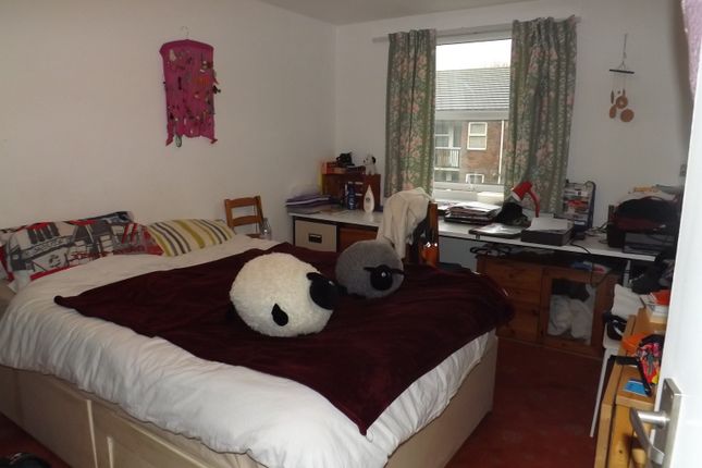 Flat to rent in New Butt Lane, London