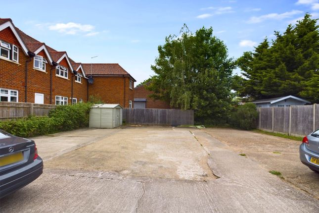 Flat for sale in Penyston Road, Maidenhead - No Upper Chain