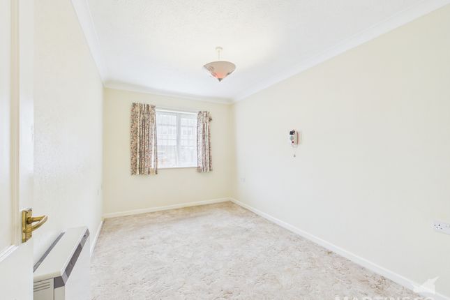 2, Oakland Court, Pagham, Bognor Regis, West Sussex photo 5