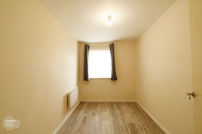 Flat for sale in Crackthorne Drive, Rugby
