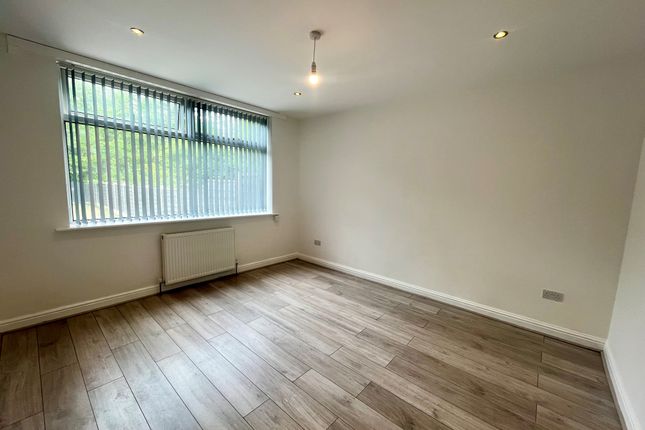 36, MANCHESTER photo 3