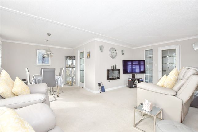 Castle Drive Harrietsham, Maidstone photo 4