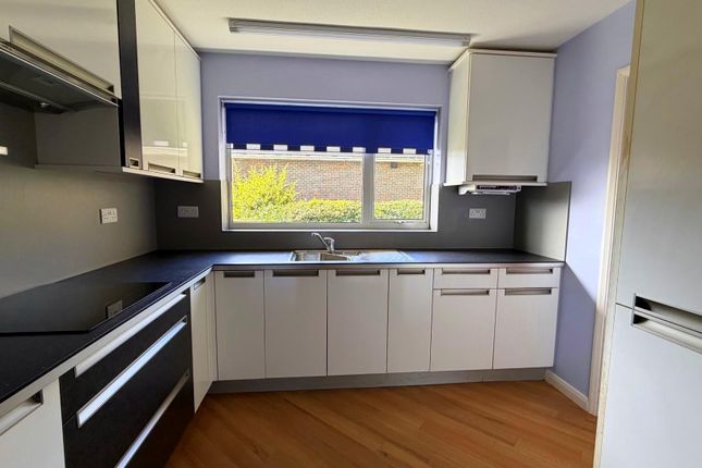 9, Hyde Tynings Close, Eastbourne photo 4