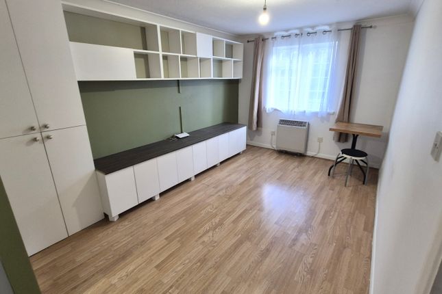 Flat 2, Bittern Court, 6 Eagle Drive, London photo 2