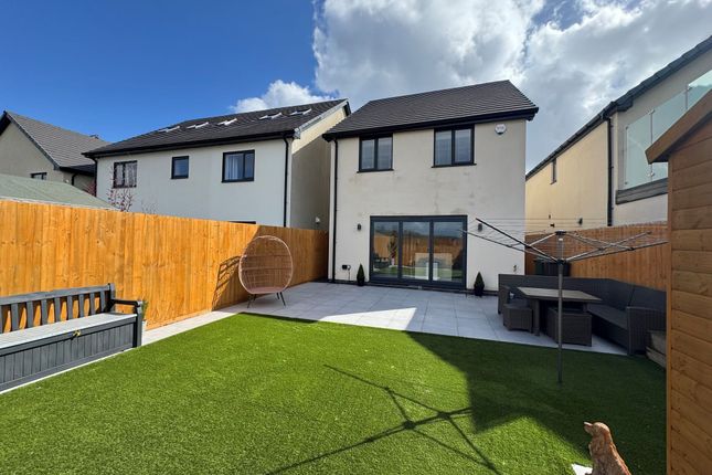 7 Heol-y-Bedw-Hirion, Blackwood photo 4