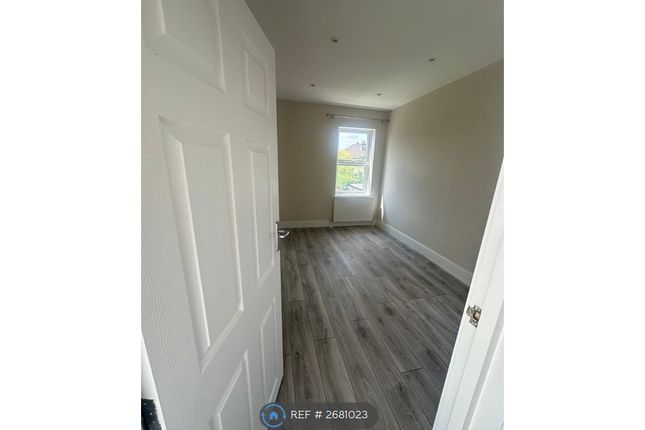 St James Road, Sutton photo 2