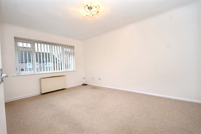 17, Oxendean Gardens, Eastbourne photo 2