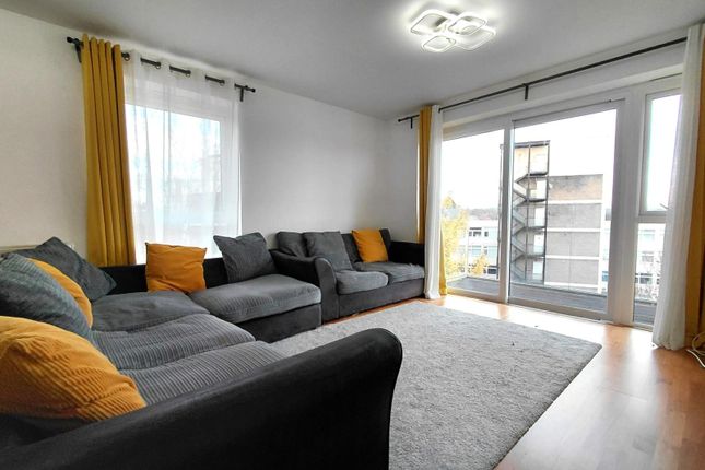 Flat 34 Aquarius Court 16, Zodiac Close, Edgware photo 2