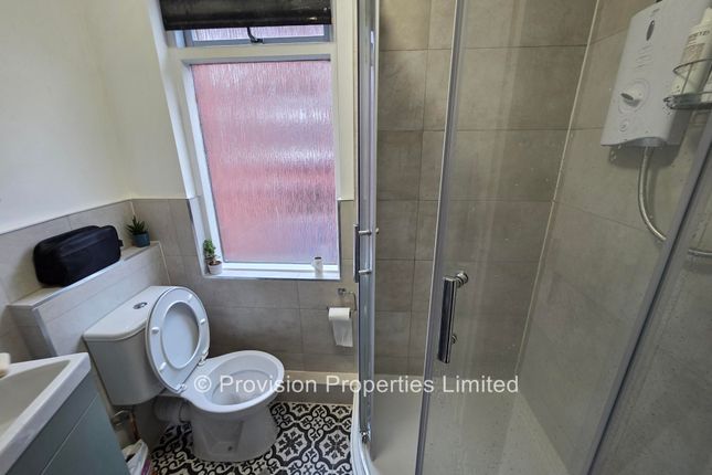 Manor Drive, Hyde Park photo 4