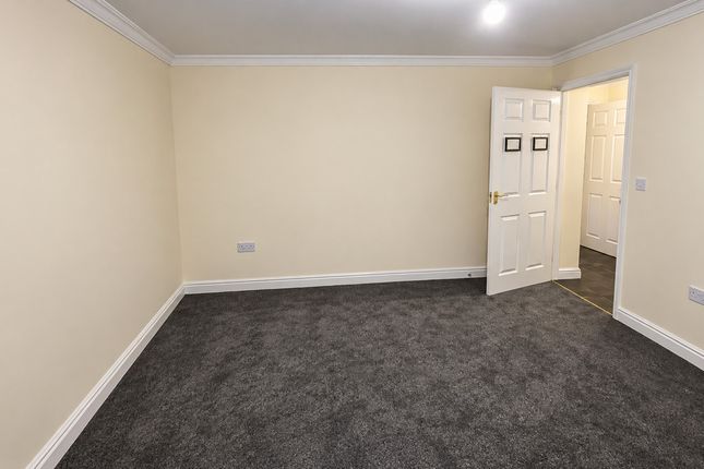 Flat Flat 4, Bailey Court, Derby Road, Ripley photo 3