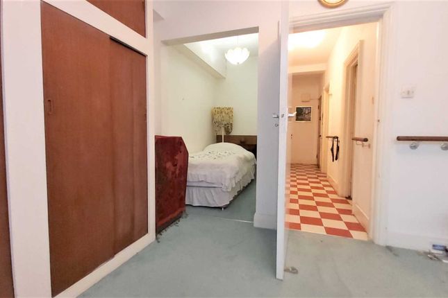 Studio for sale in Draycott Avenue, London