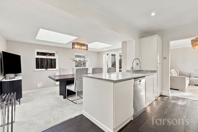 105 Friars Avenue, Brentwood photo 2
