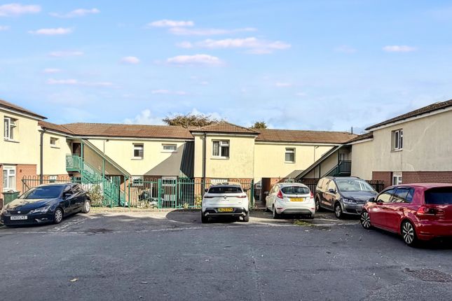 2-bed flat on 15 Hawkshead Drive, Bradford, £30,000