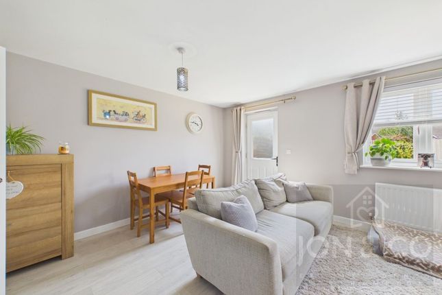 4, Waterfurrows Way, Northampton photo 4