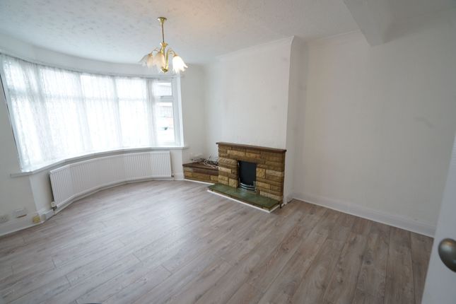 173 Heathview Road, Grays photo 2