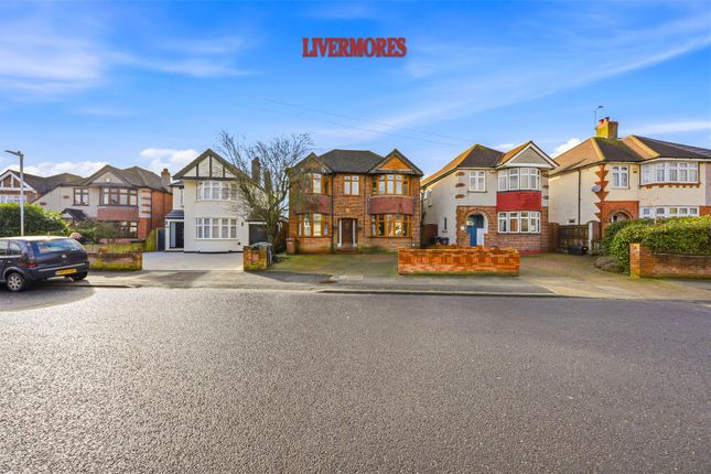 71, Heather Drive, Dartford photo 2