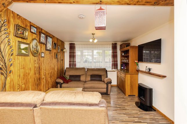 6, Jarrom Close, Bradford photo 4