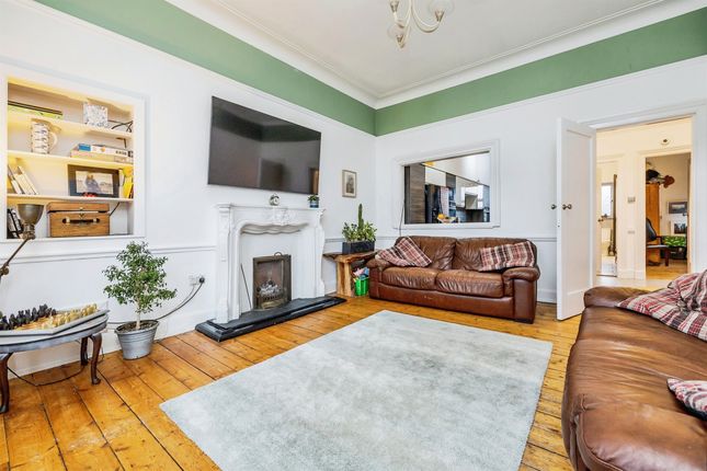 Flat for sale in Colquhoun Square, Helensburgh