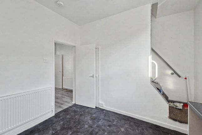3, Watts Street, Manchester photo 3