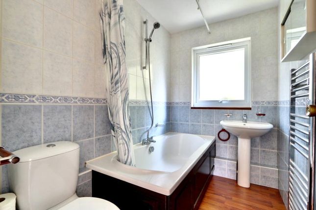 114, Peerless Drive, Harefield photo 5