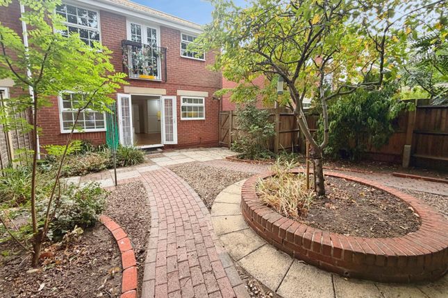 17, Raleigh Way, Camberley photo 4