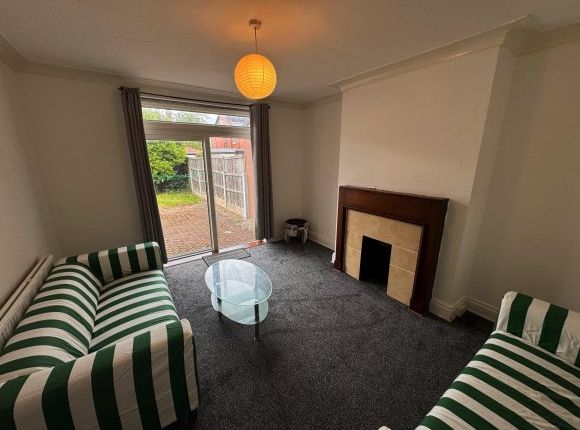 4-bed house on 54, St. Annes Road, Leeds, £541/mo