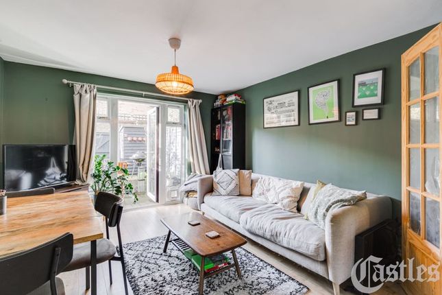 Thumbnail Terraced house for sale in Riverside Close, London