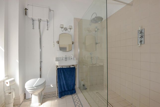 Ensuite 1.Jpg