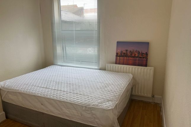 Thumbnail Flat to rent in Dumfries Street, Luton