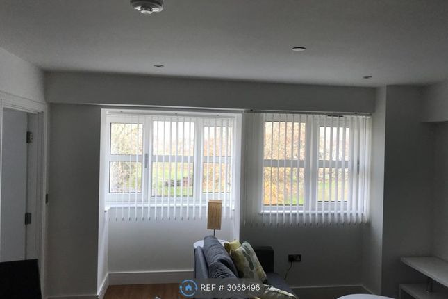 Flat, Dalwood House London Road, Romford photo 2