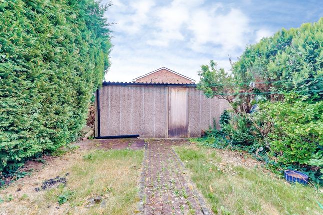 9, Oakapple Close, South Croydon photo 4