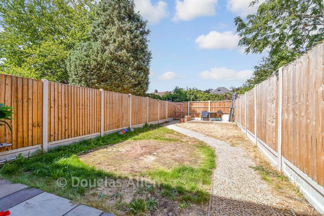 56, Warwick Road, Rainham photo 4