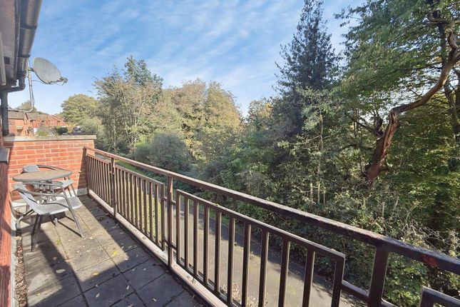 Beaulieu Close, Kidderminster photo 4