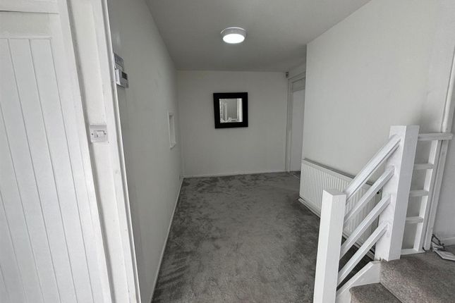 13, Woodhall Avenue, Manchester photo 5